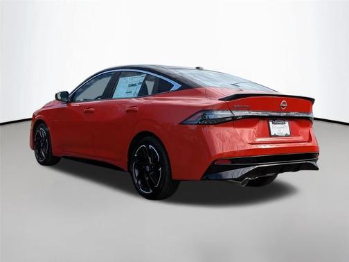 Energetic Ember/Super Black 2027 Nissan Sentra SR