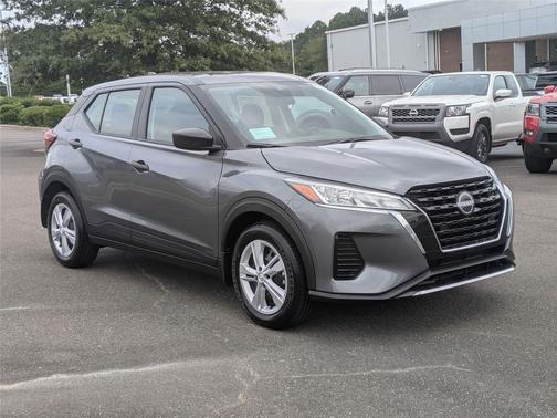 2025 Nissan Kicks S