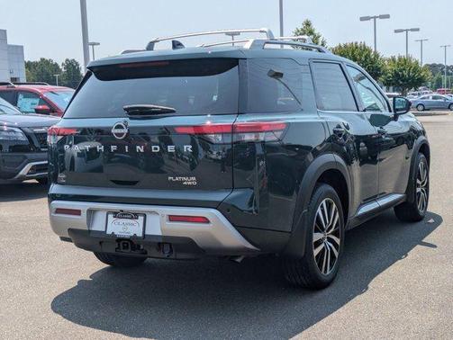 2025 Nissan Pathfinder Platinum 4WD