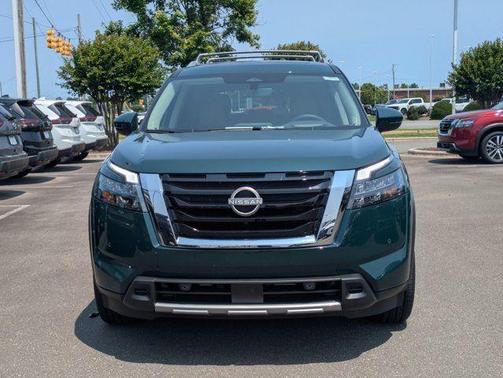 2025 Nissan Pathfinder Platinum 4WD