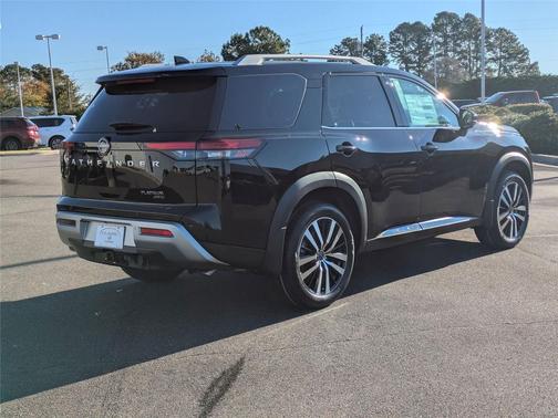2025 Nissan Pathfinder Platinum 4WD