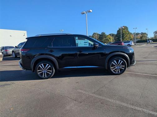 2025 Nissan Pathfinder Platinum 4WD