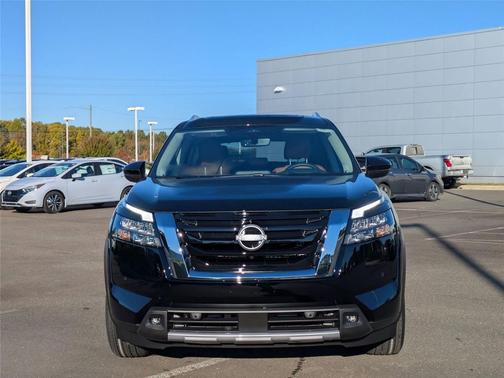 2025 Nissan Pathfinder Platinum 4WD