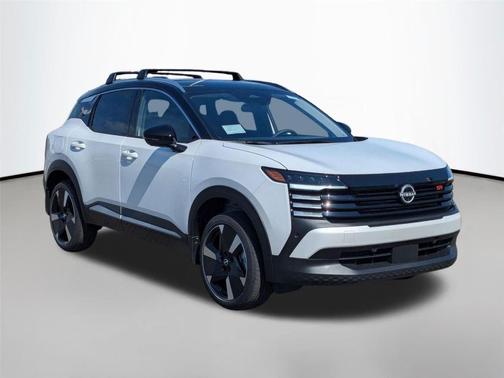 Aspen White Tricoat/Super Black 2026 Nissan Kicks SR