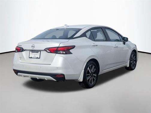 Aspen White Tricoat 2025 Nissan Versa 1.6 SV