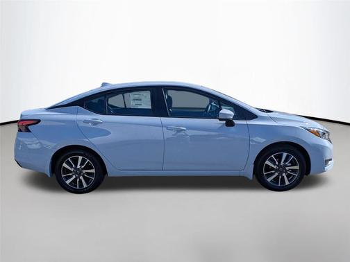 Gray Sky Pearl 2025 Nissan Versa 1.6 SV