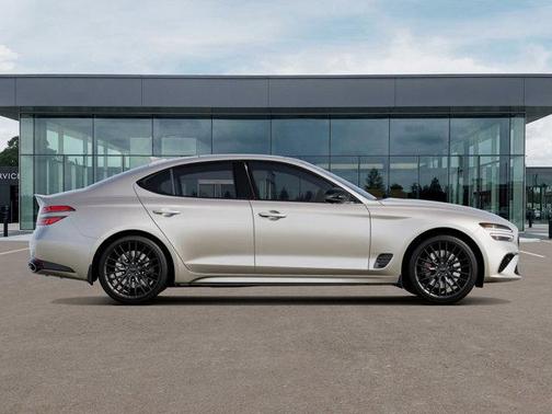 Uyuni White 2027 Genesis G70 2.5T Prestige Graphite