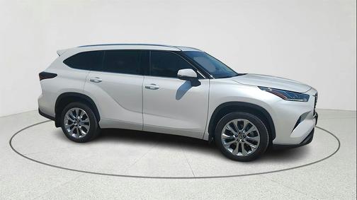 2024 Toyota Highlander LE