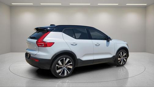 2021 Volvo XC40 Recharge Pure Electric P8