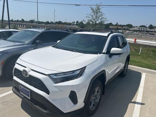 2025 Toyota RAV4 Hybrid XLE