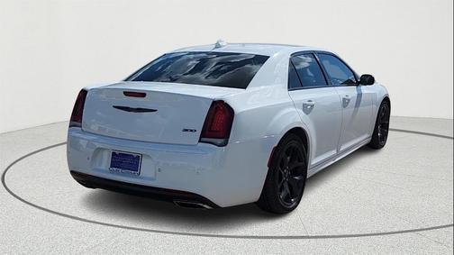 2022 Chrysler 300 Touring