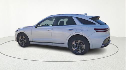 Uyuni White 2026 Genesis GV70 2.5T