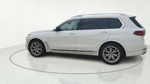 Alpine White 2026 BMW X7 xDrive40i