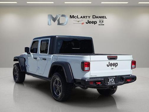 Bright White Clearcoat 2021 Jeep Gladiator Rubicon