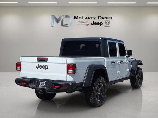 Bright White Clearcoat 2021 Jeep Gladiator Rubicon