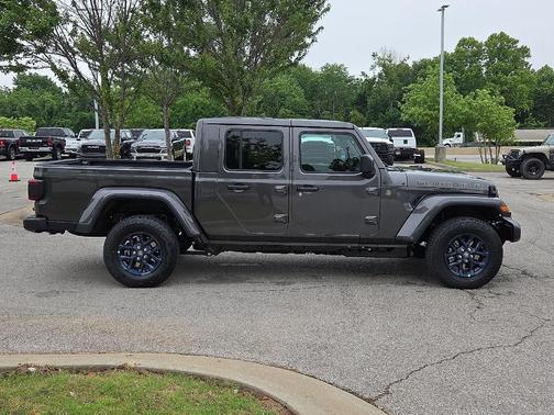 Granite Crystal Clearcoat Metallic 2026 Jeep Gladiator 85th Anniversary Edition