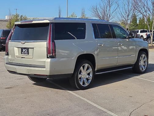 2017 Cadillac Escalade ESV Luxury