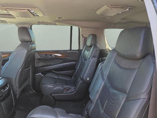 2017 Cadillac Escalade ESV Luxury