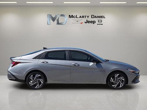 Metal 2025 Hyundai ELANTRA SEL Sport