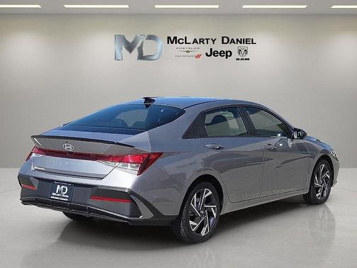 Metal 2025 Hyundai ELANTRA SEL Sport