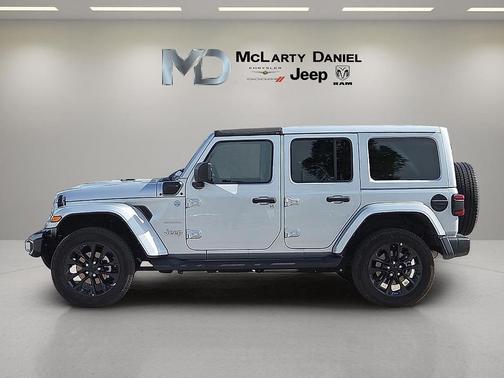 Silver Zynith Clearcoat 2022 Jeep Wrangler Unlimited 4xe Sahara
