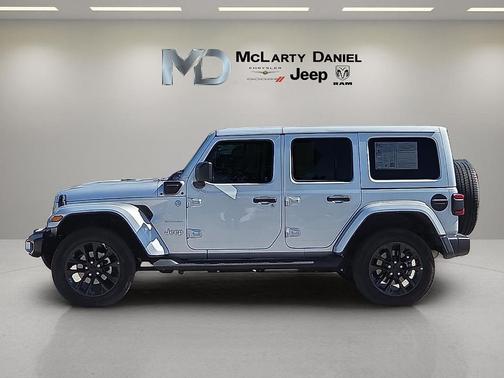 Silver Zynith Clearcoat 2022 Jeep Wrangler Unlimited 4xe Sahara