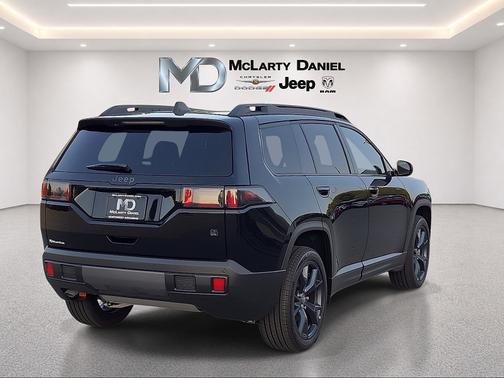 Diamond Black Crystal Pearlcoat 2026 Jeep Cherokee