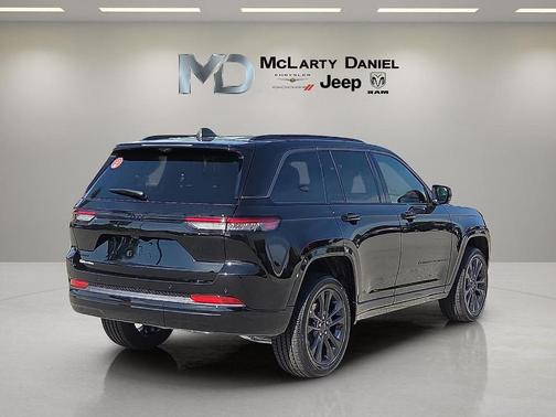 Diamond Black 2026 Jeep Grand Cherokee Limited