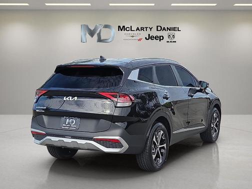 Ebony Black 2024 Kia Sportage EX