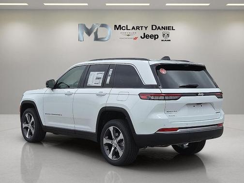Bright White Clearcoat 2026 Jeep Grand Cherokee Limited