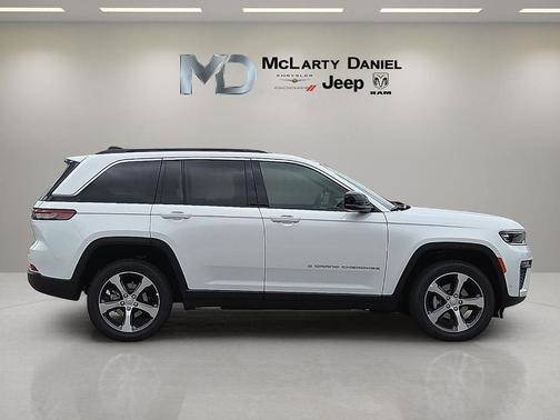 Bright White Clearcoat 2026 Jeep Grand Cherokee Limited