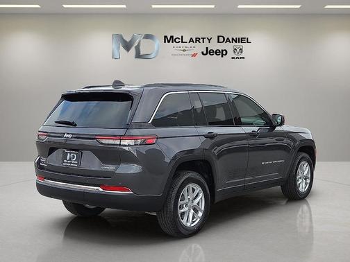 Metallic 2026 Jeep Grand Cherokee Laredo
