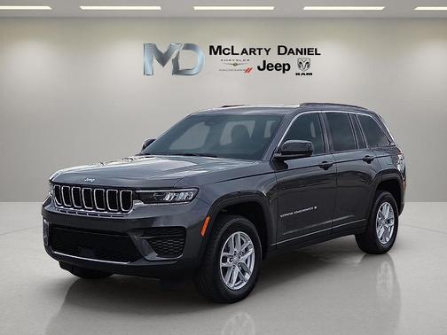Metallic 2026 Jeep Grand Cherokee Laredo