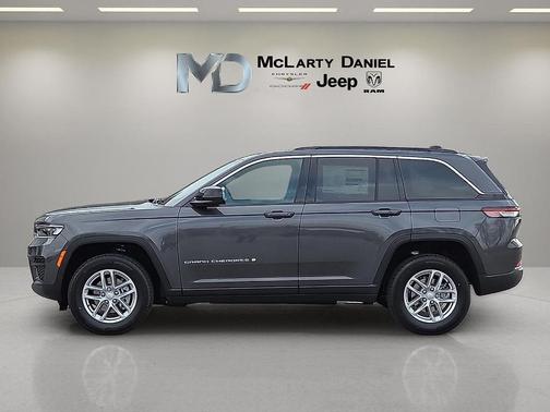 Metallic 2026 Jeep Grand Cherokee Laredo