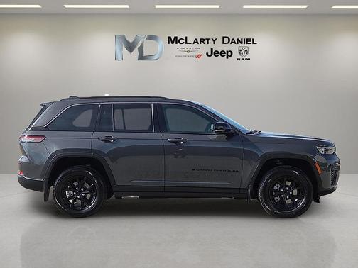 2026 Jeep Grand Cherokee Laredo