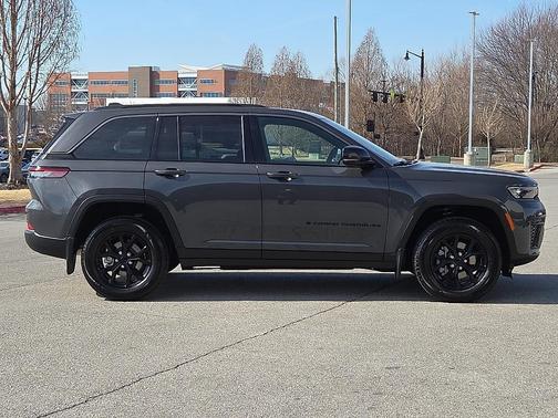 2026 Jeep Grand Cherokee Laredo