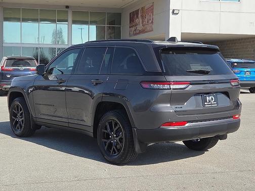 2026 Jeep Grand Cherokee Laredo