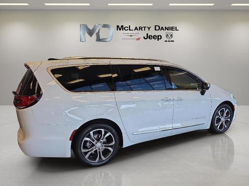 2026 Chrysler Pacifica Pinnacle