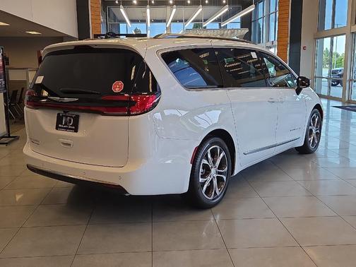 2026 Chrysler Pacifica Pinnacle