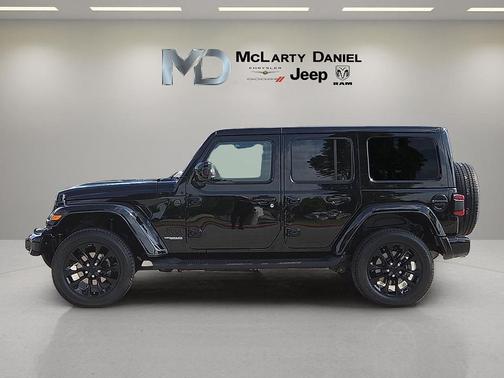 Black Clearcoat 2021 Jeep Wrangler Unlimited Sahara Altitude
