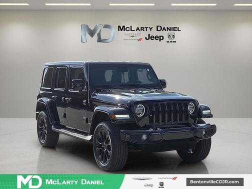 Black Clearcoat 2021 Jeep Wrangler Unlimited Sahara Altitude