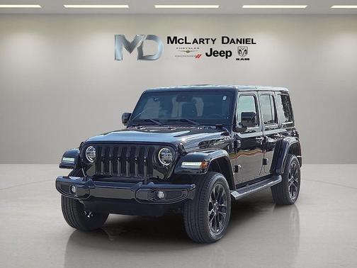 Black Clearcoat 2021 Jeep Wrangler Unlimited Sahara Altitude