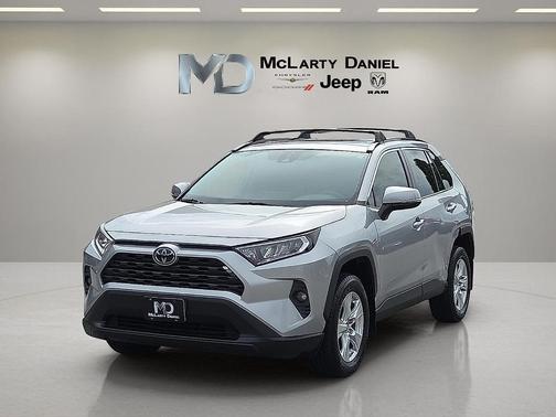 Silver Sky Metallic 2019 Toyota RAV4 XLE