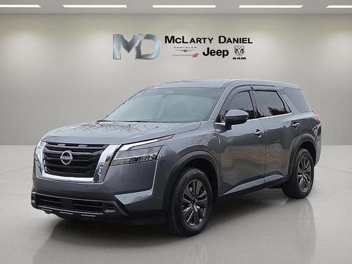 2022 Nissan Pathfinder S