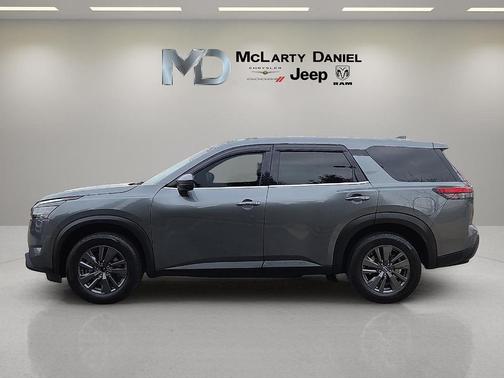 2022 Nissan Pathfinder S