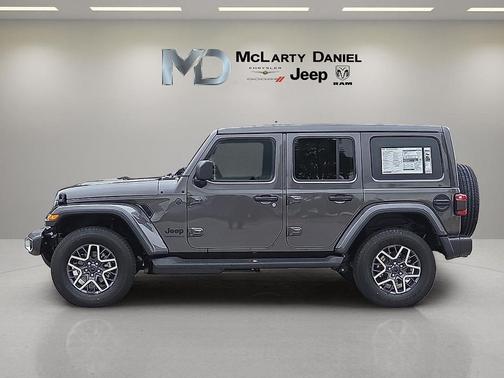 Granite Crystal Clearcoat Metallic 2026 Jeep Wrangler Sahara