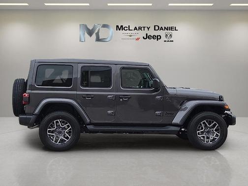 Granite Crystal Clearcoat Metallic 2026 Jeep Wrangler Sahara
