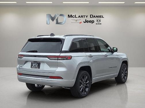 Silver Zynith 2026 Jeep Grand Cherokee Limited