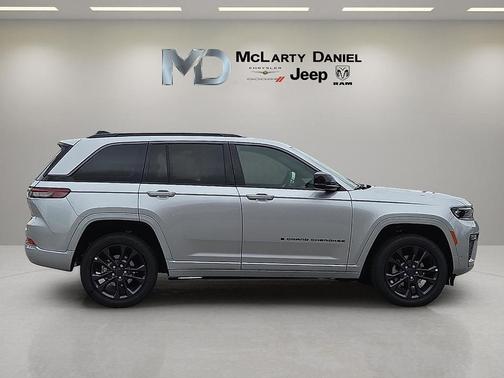 Silver Zynith 2026 Jeep Grand Cherokee Limited