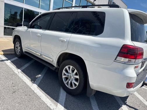 Blizzard Pearl 2017 Toyota Land Cruiser V8